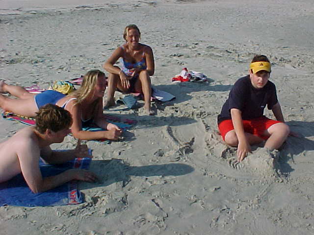 Beach-7-7-01.jpg (640x480; 40 KBytes)