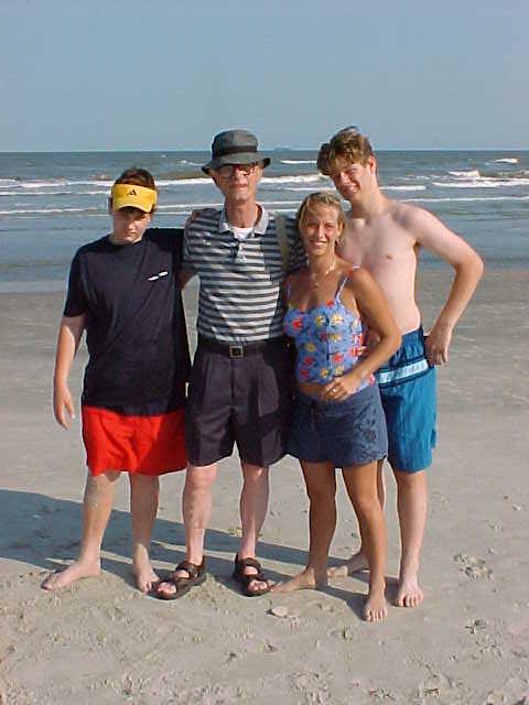 Beach-Kids.jpg (480x640; 53 KBytes)